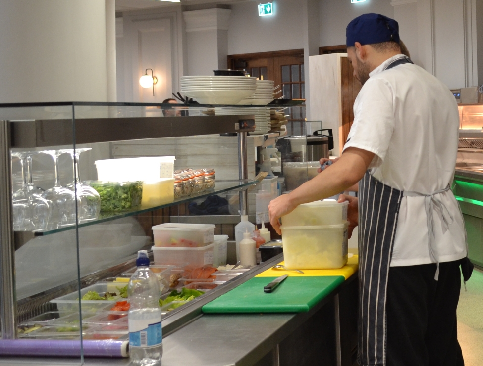 Image of deli and cold food being prepared from a Florigo food counter